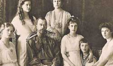 Николай II умер в 1958 году. Расстрела царской семьи в реальности не было