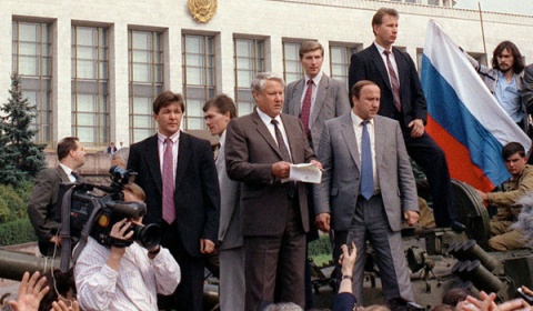 Только наша история, начавшись в 1991-м фарсом, в 1993-м обернулась трагедией