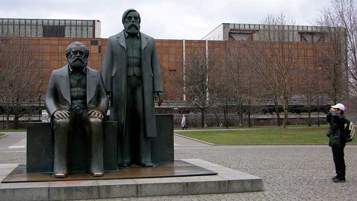 Карл Маркс: Атеизм, революция, расовая нетерпимость