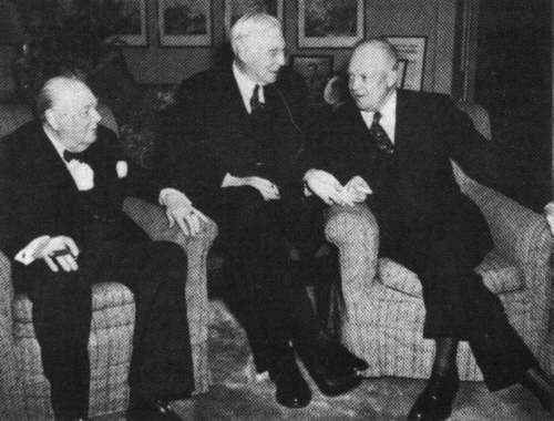 Атомный вектор геополитики или «оружие возмездия»