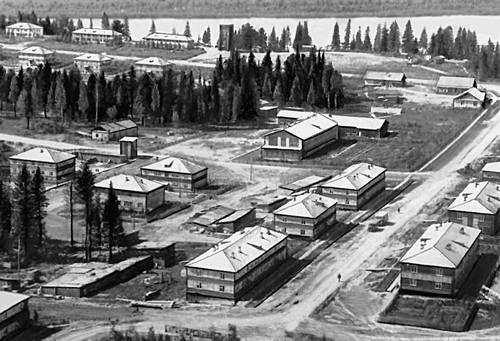 Поселок геологоразведчиков в Тюменской области. 60-е годы.