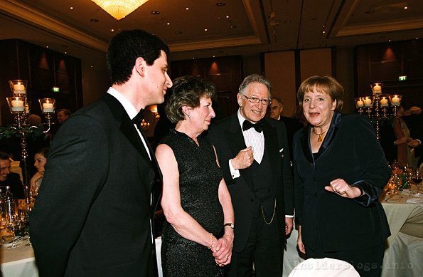 Неизвестные подвиги Фрау Меркель