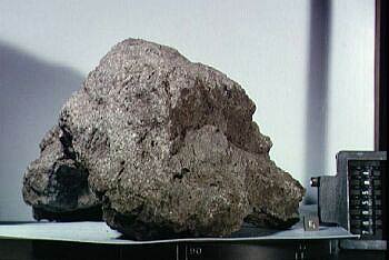 Почему НАСА прячет «лунный грунт» от всего мира?