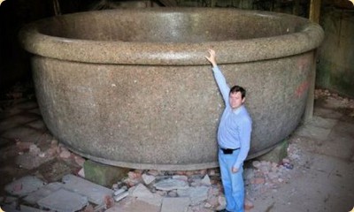 Чудо-ванна, или как на наших глазах уничтожается история