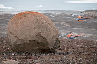Загадочные шары на острове Чампа